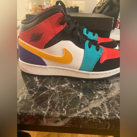 aj1 mid multi color